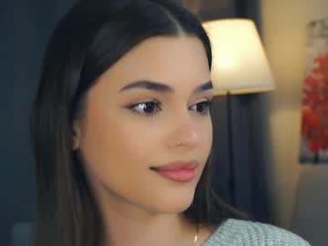 girl
        zarabeamer cam image #4887072